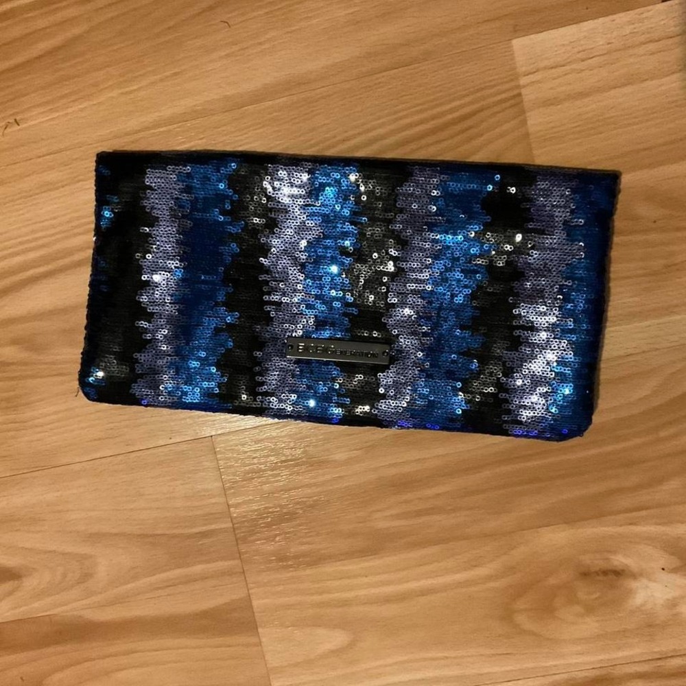Sequin clutch purse‎